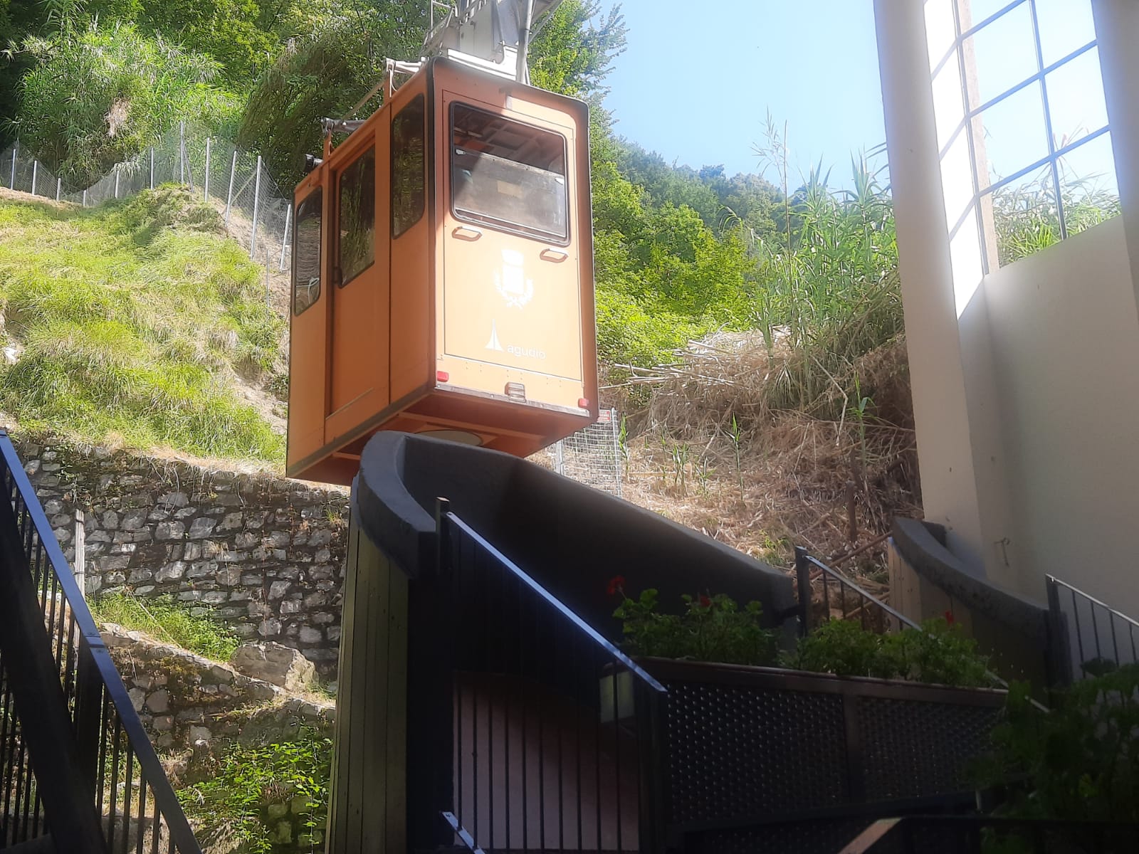 E’ ripartita la funivia di Pigra, il primo giorno si è chiuso con 431 passeggeri