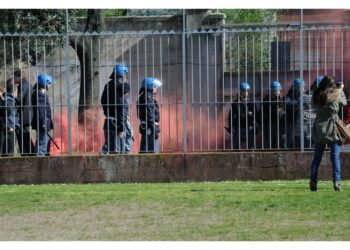 Indagini della polizia dopo gli scontri del 4 agosto