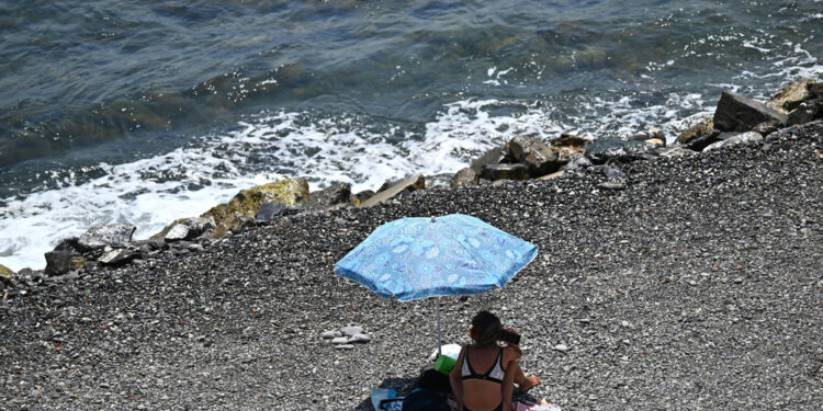 Termometro fino a 43°C in Sardegna e grandinate sulle Alpi