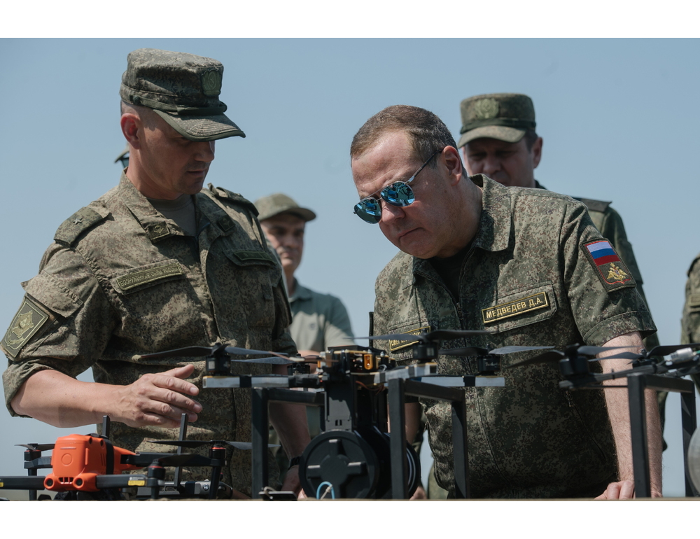Medvedev, la Russia deve conquistare Kiev e oltre