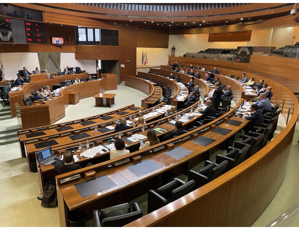 Sardegna: campo largo mantiene in piedi la legge ‘poltronificio’
