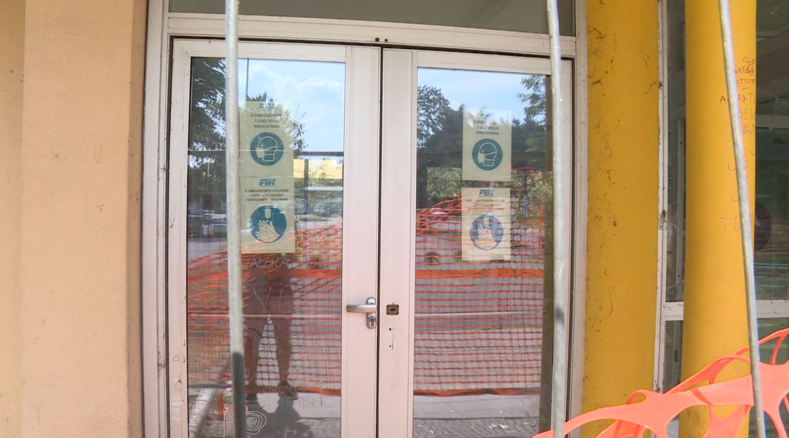 Piscina di Muggiò, il sindaco: “Porta d’ingresso sistemata”. Sul futuro dell’area si attende la risposta di Regione a settembre  