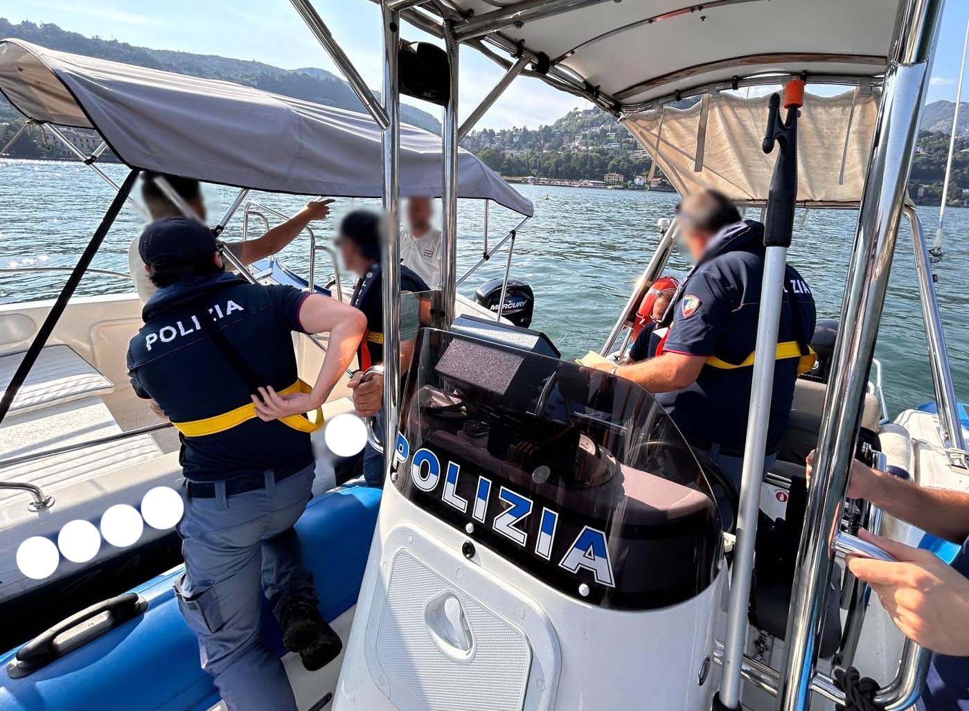 In barca nella pista degli idrovolanti, multa da 2mila euro a un turista iracheno