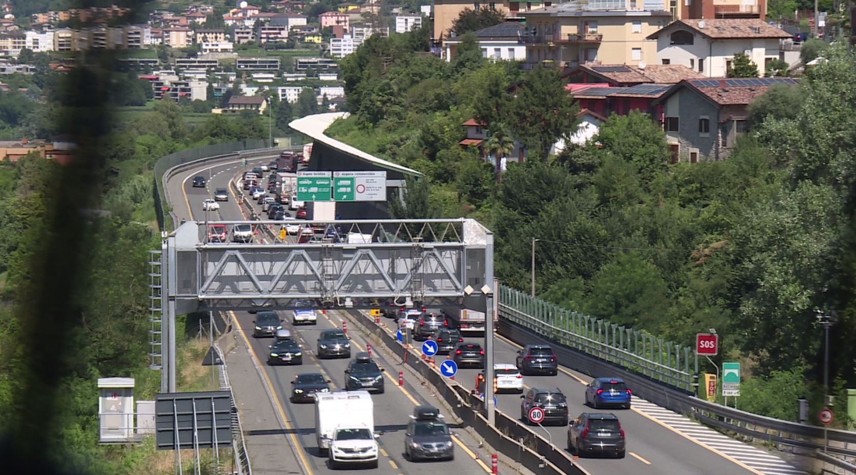 Sabato da bollino nero: code sulla A9 e sulle strade del Lago per il primo esodo di agosto