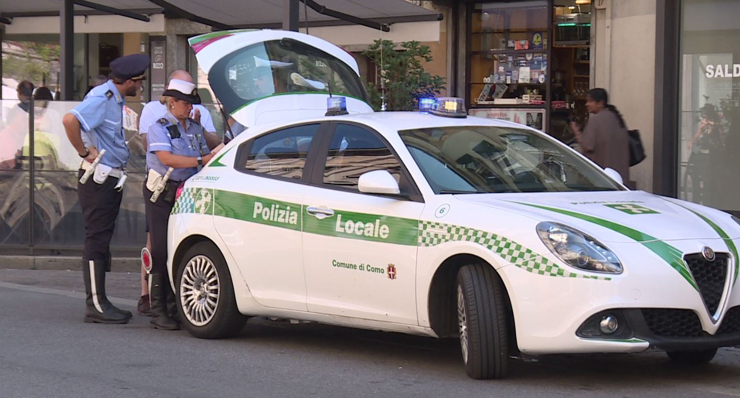 Incidente in via Milano a Como, grave ragazza di 17 anni