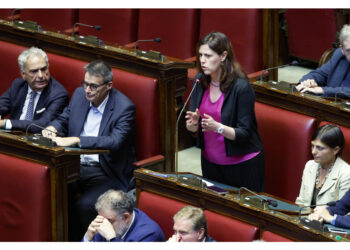 Ministro della Cultura espone il Paese al gossip