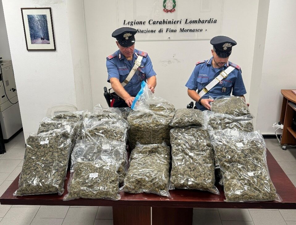 Deposito di droga a Fino Mornasco, sequestrati 25 chilogrammi di marijuana