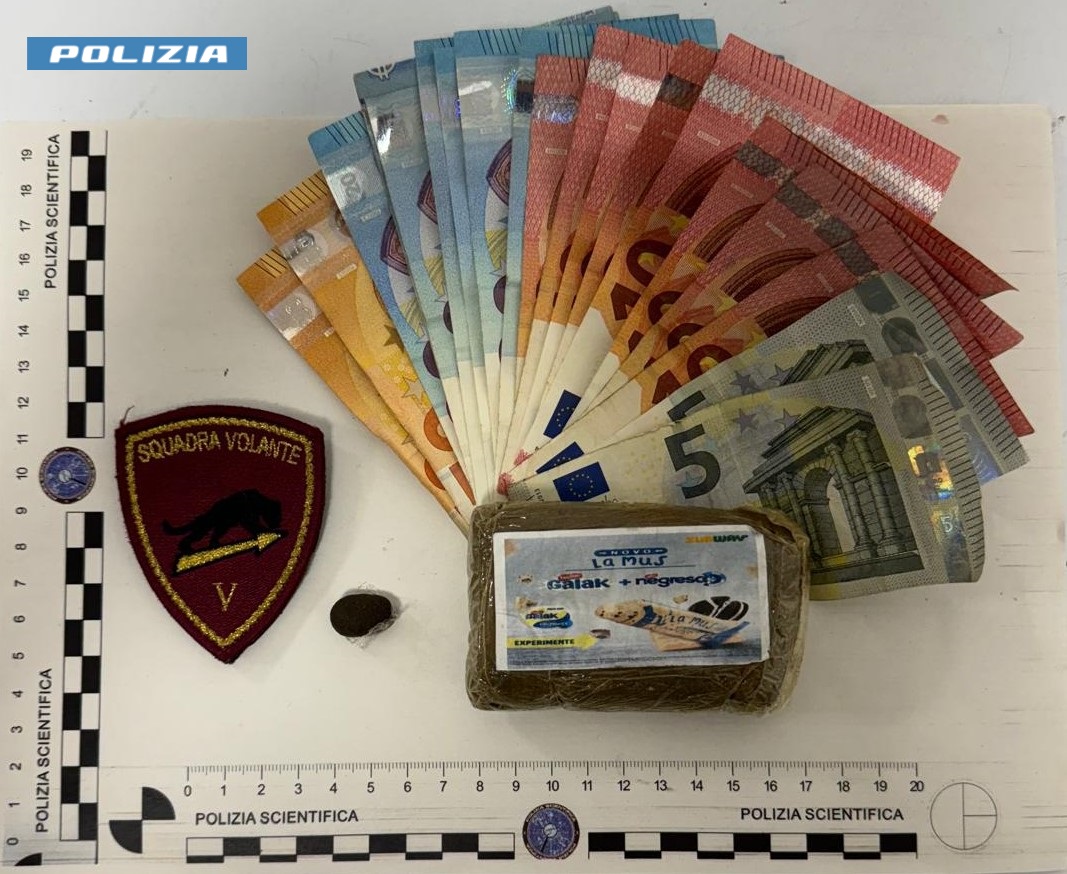 Aveva un etto di hashish in casa: 18enne nordafricano arrestato dalla polizia