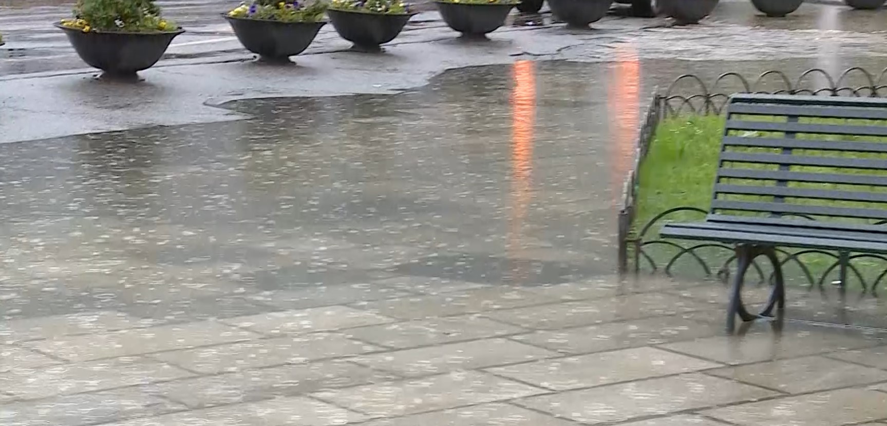 Temporali e vento, giornata all’insegna del maltempo