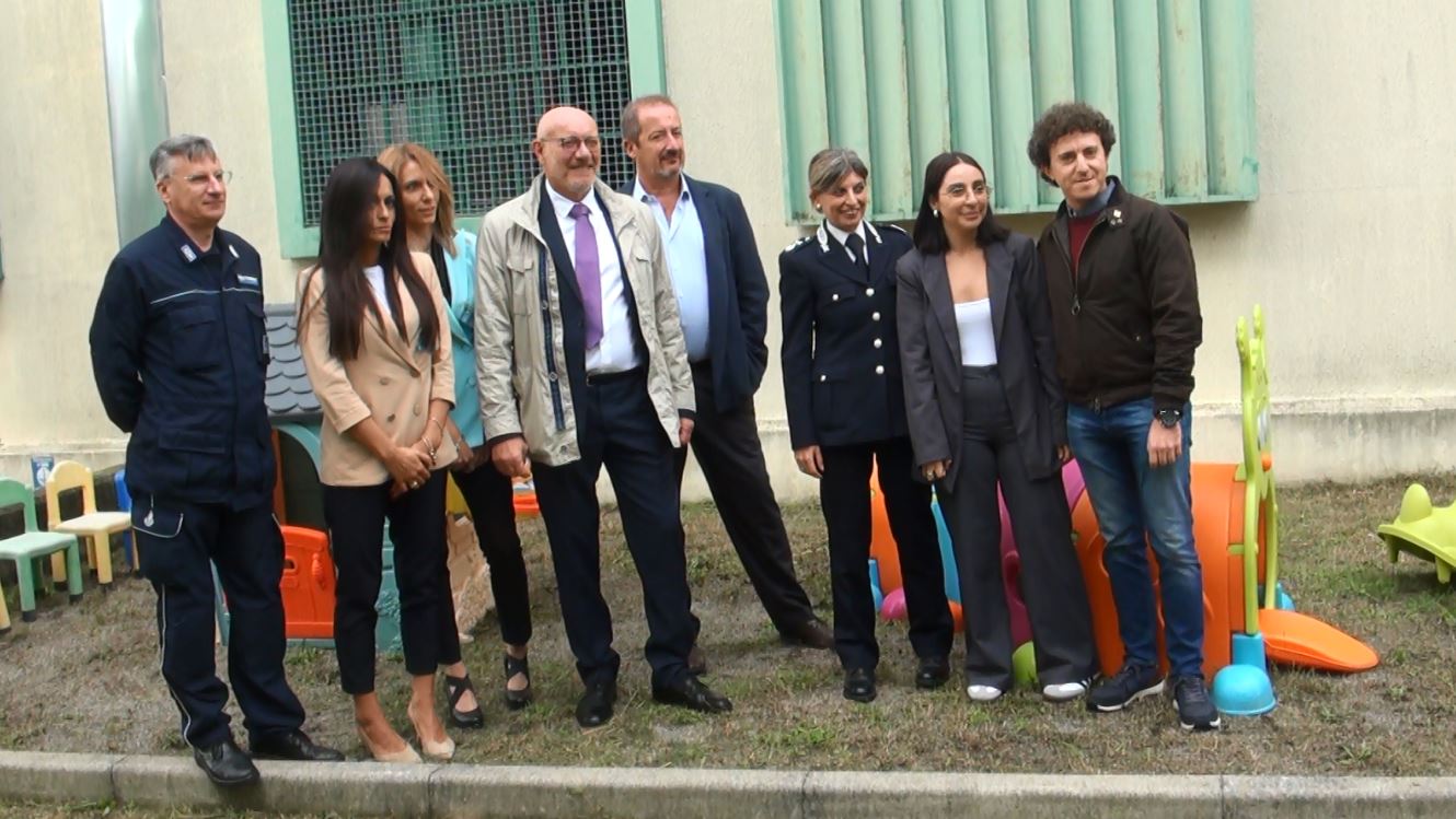 Al Bassone 420 detenuti con una capienza di 226. Uno spazio gioco per i colloqui con i figli