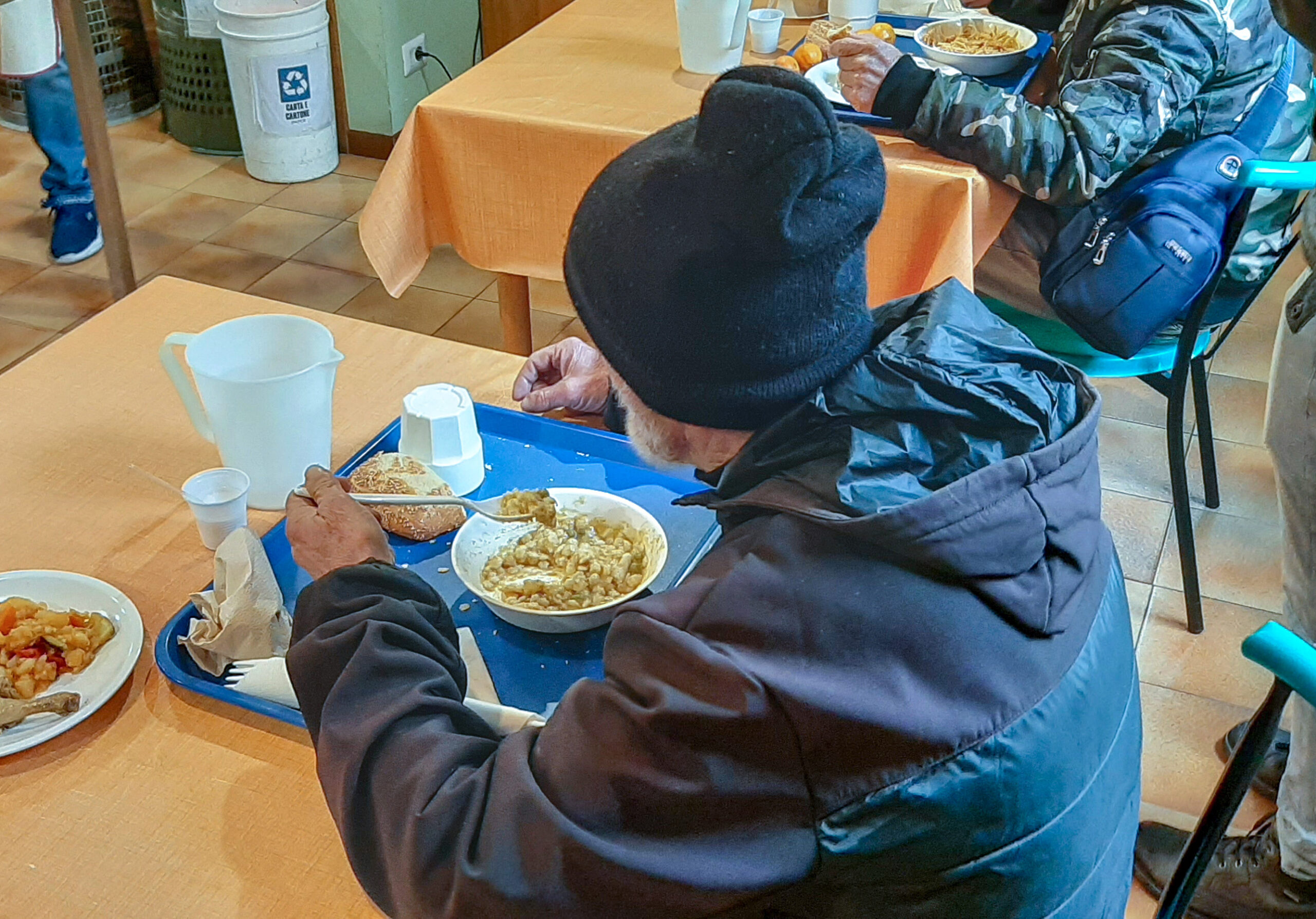 Povertà a Como: in un anno aumenta del 19% chi non riesce a mettere un piatto in tavola