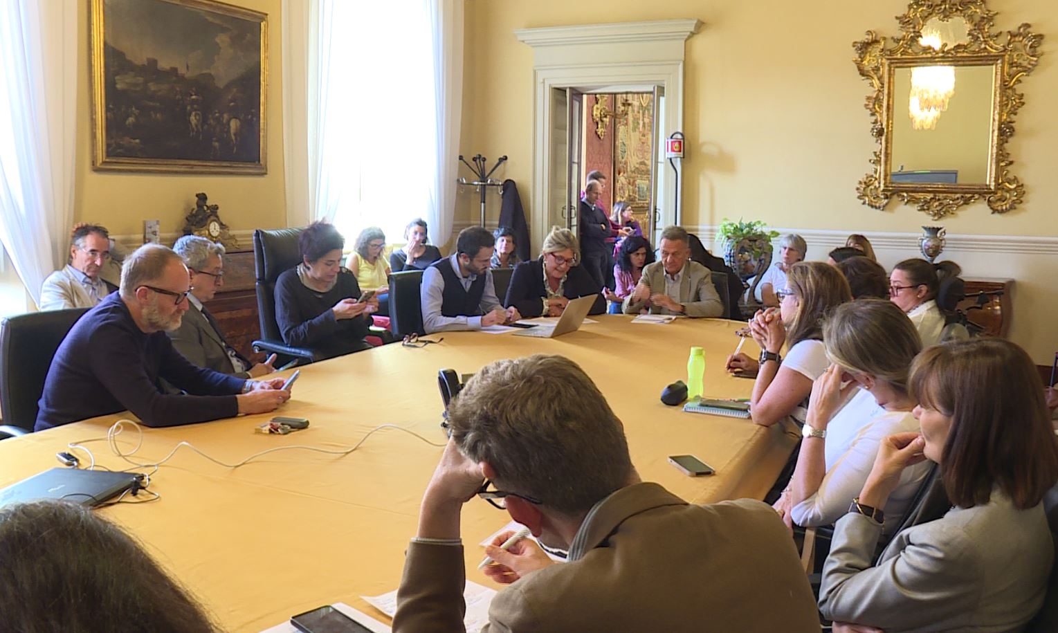 Chiusura delle scuole, famiglie e opposizioni all’attacco. Rapinese: “Denatalità, scenari apocalittici per i prossimi anni”