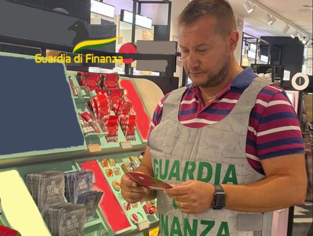 Cancelleria e cosmetici potenzialmente pericolosi: la Finanza sequestra 31mila prodotti