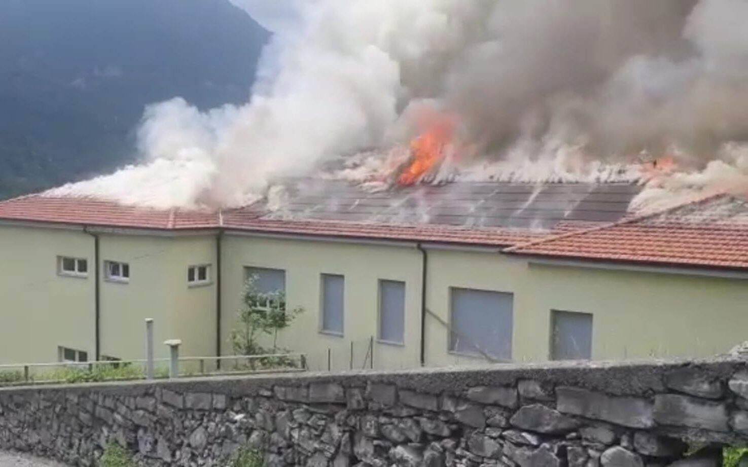 Distrutta da un incendio, la scuola di Grandola ed Uniti sarà ricostruita