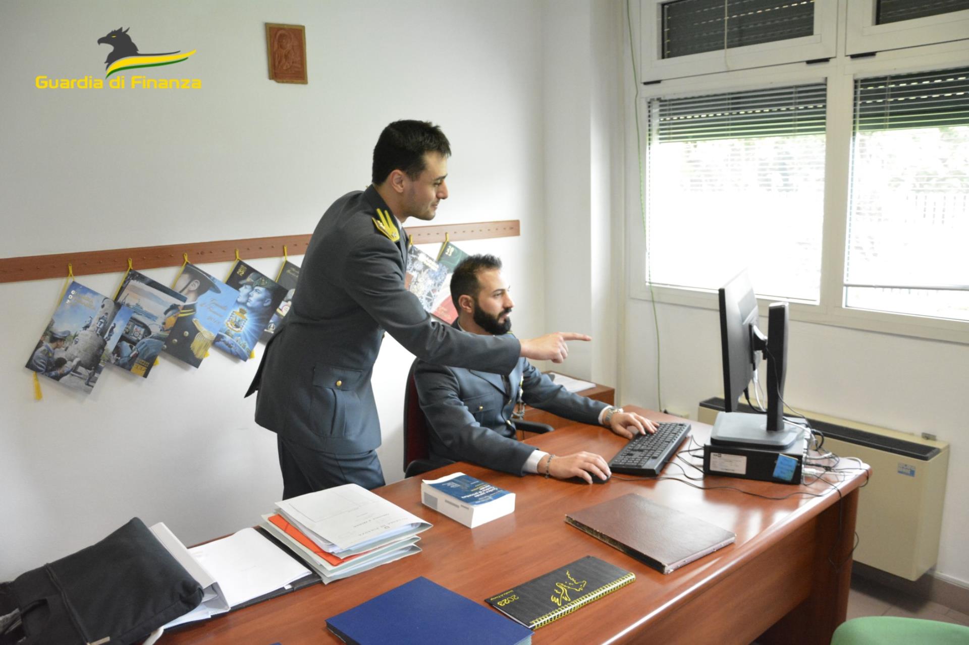 Frode sull’Iva con la vendita degli auricolari, sequestrati beni per quasi 30 milioni di euro