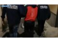 Donna costretta ad assistere a violenze e a dormire per terra