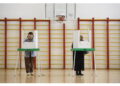 Rilevazioni vicine a opposizioni e governo rivendicano vittoria