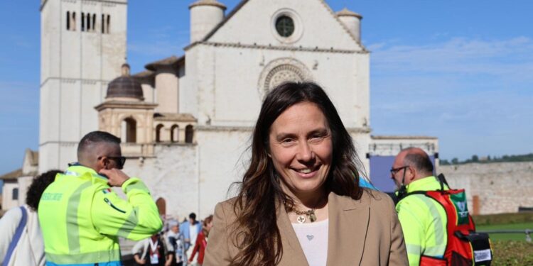 Ministra visita stand