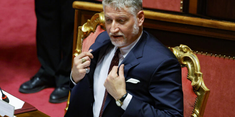 Era prevista giovedì. "Sopravvenuto impegno" del ministro