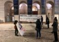 Sit-in davanti al teatro chiuso. E' in corso vertice alla Mole