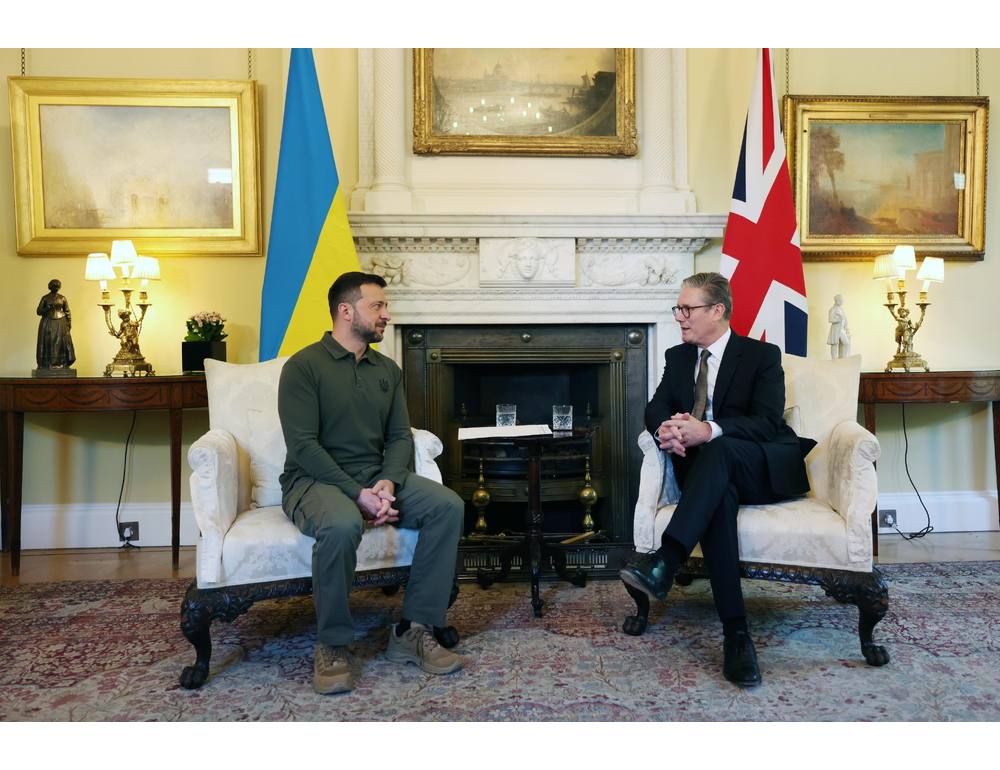 Zelensky a Londra da Starmer, nel vivo il tour in Europa