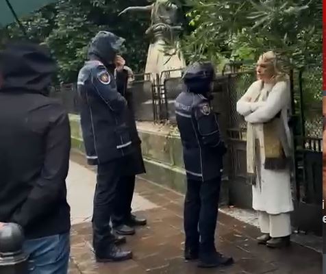 Battaglia Comune-Carducci, il tentativo di sfratto sfocia in una lite in strada e in una denuncia