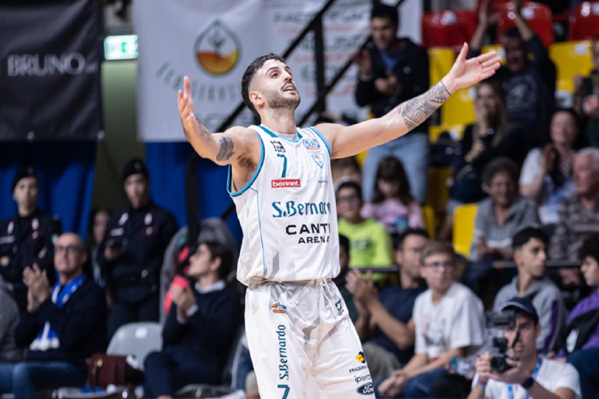 Basket, Cantù in campo domani alle 20.30 contro Verona