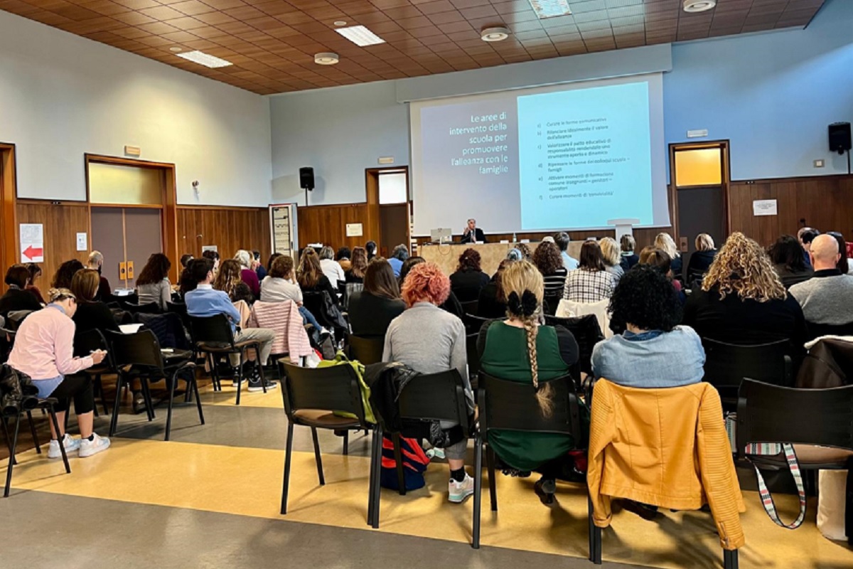 Psicologo scolastico e promozione della salute mentale: un’iniziativa di successo per aiutare i più giovani