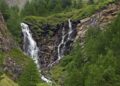 Cascate montagna acqua