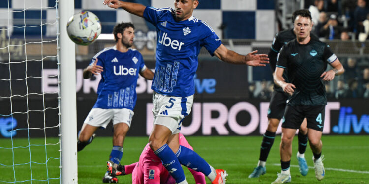 Una fase di Como-Lazio (foto Roberto Colombo)