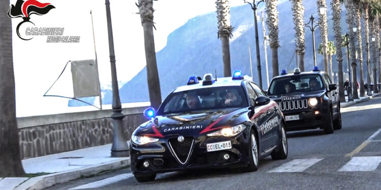 Bloccato in flagranza dai carabinieri nel reggino