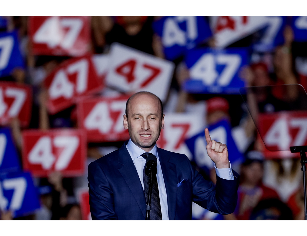 Cnn, Trump nominerà il falco Miller vice chief of staff