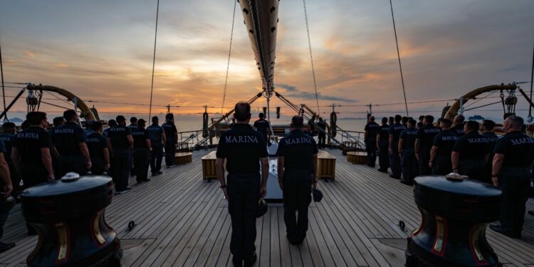 In visita alla nave scuola il ministro Lollobrigida