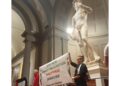 Striscione 'stop a occupazione e genocidio' a Galleria Accademia