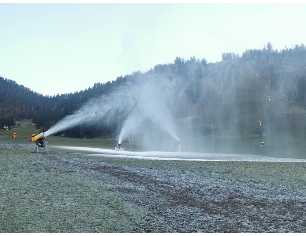 Sulle Dolomiti grazie al freddo in funzione i cannoni sparaneve