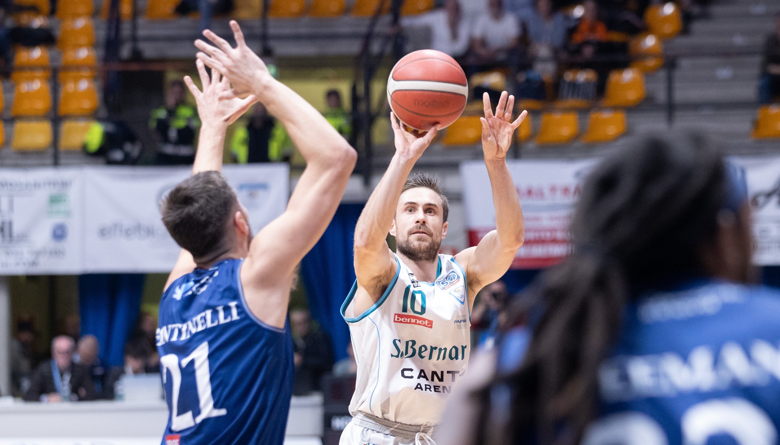 Pesaro-Cantù, domani una “classica” del basket tricolore