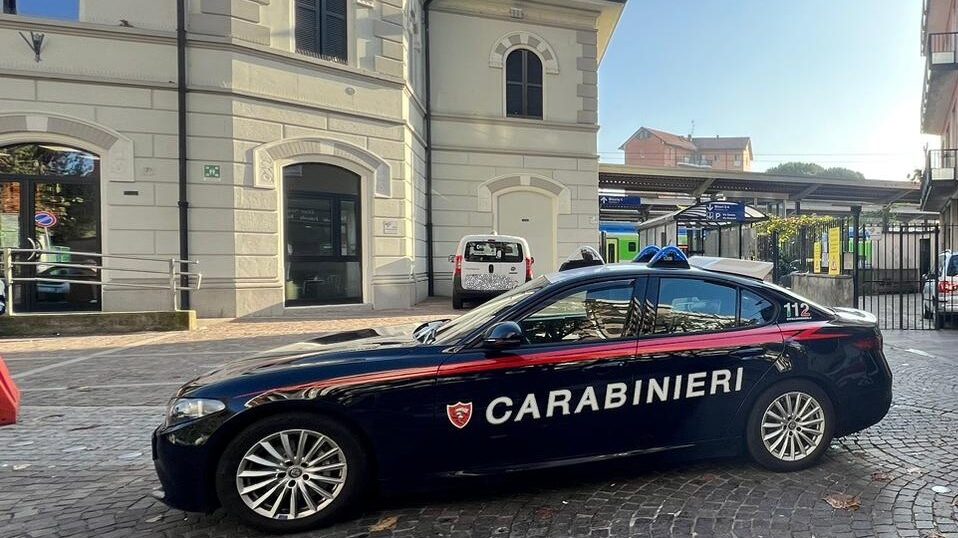 Minacciano 18enne con un coltello per rubare un cappellino. Arrestati due 15enni, un terzo denunciato