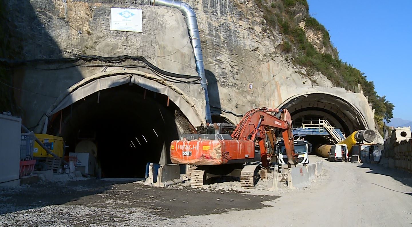 Variante della Tremezzina, a Colonno venerdì la prima “volata” con l’esplosivo dopo mesi