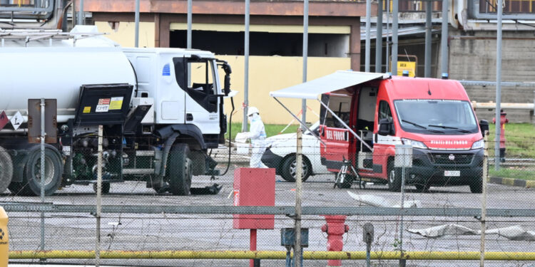 Acquisiti documenti nell'azienda dei due lucani morti