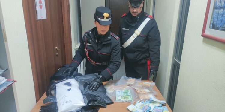 Nel Napoletano Cc interrompono compravendita da migliaia di euro