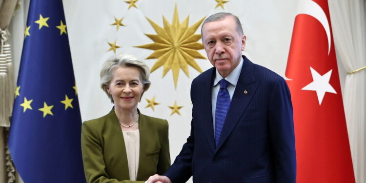 Ursula Von Der Leyen a colloquio col leader turco ad Ankara