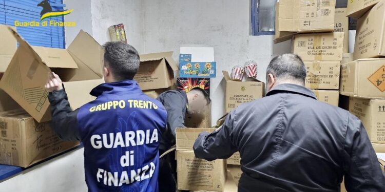 Titolare denunciato per detenzione illegale di esplosivo