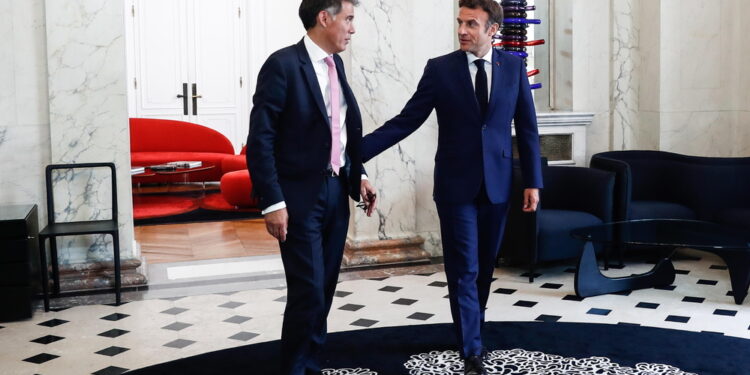 Faure annuncia disponibilità a 'governo a durata determinata'