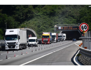 Nel Savonese tra Pietra e Finale Ligure in direzione Genova