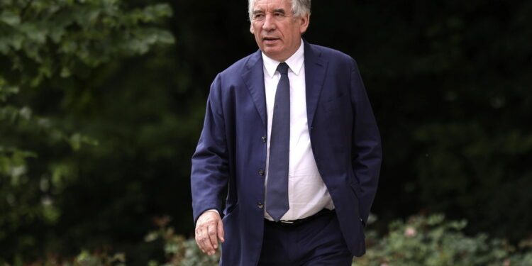 Bayrou ancora a colloquio con Macron all'Eliseo