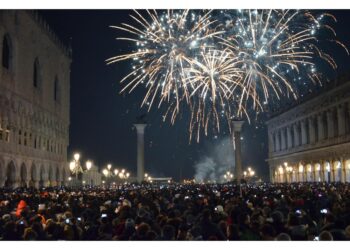 Divieto bibite in bottiglie di vetro e spray al peperoncino