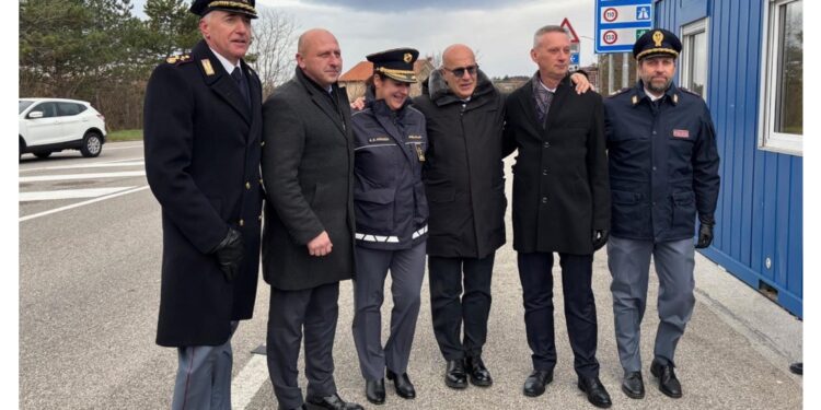 Incontro con le polizie dei due Paesi al valico di Pesek