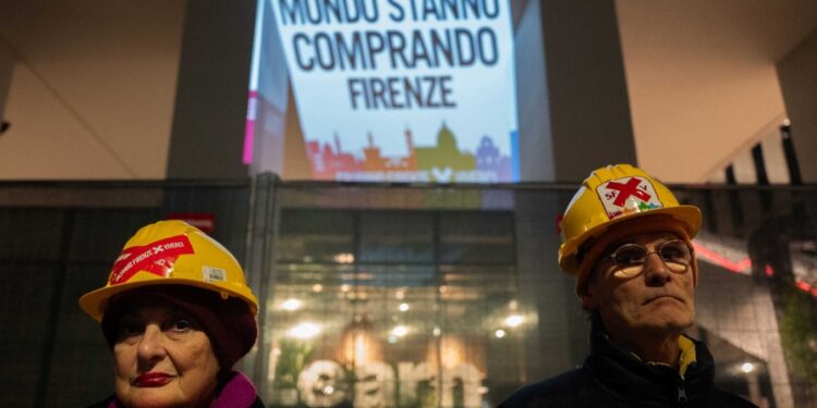 'Proiettata una X e scritte contro svendita della città'