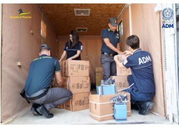 Operazione della Guardia di finanza con l'Agenzia delle dogane