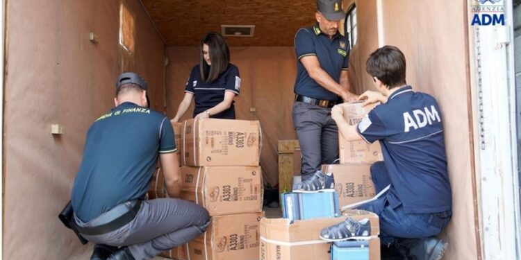 Operazione della Guardia di finanza con l'Agenzia delle dogane